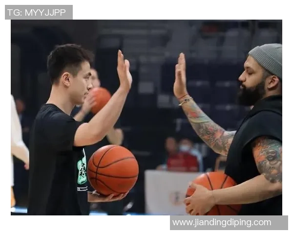 赵继伟谈韩德君复出:张陈治锋打不了成年组 他能回来非常震撼和感动 赵继伟谈韩德君复出:张陈治锋打不了成年组 他能回来非常震撼和感动